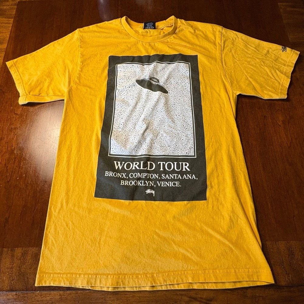 Stüssy World Tour UFO Graphic T-Shirt Yellow Streetwear Tee Medium